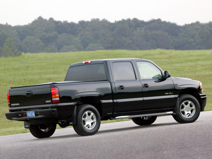  GMC Sierra Denali Crew Cab 2004 года  (фото 5 из 11)